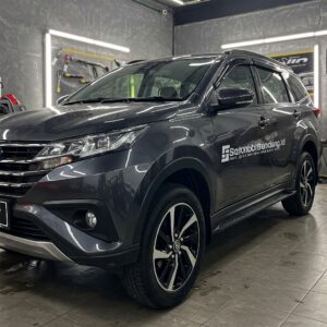 Tempat Detailing Toyota Rush Di Bandung: 13 Rahasia Powerful Biar Cat Tetap Kinclong, Dompet Aman, & Gengsi Naik! 1 Tempat Detailing Toyota Rush Di Bandung – Rush Dark Grey super glossy usai nano coating